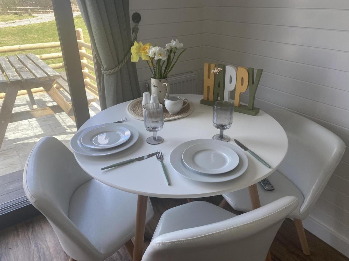 1-Bed Pod Cabin In Beautiful Surroundings Wrexham Buitenkant foto